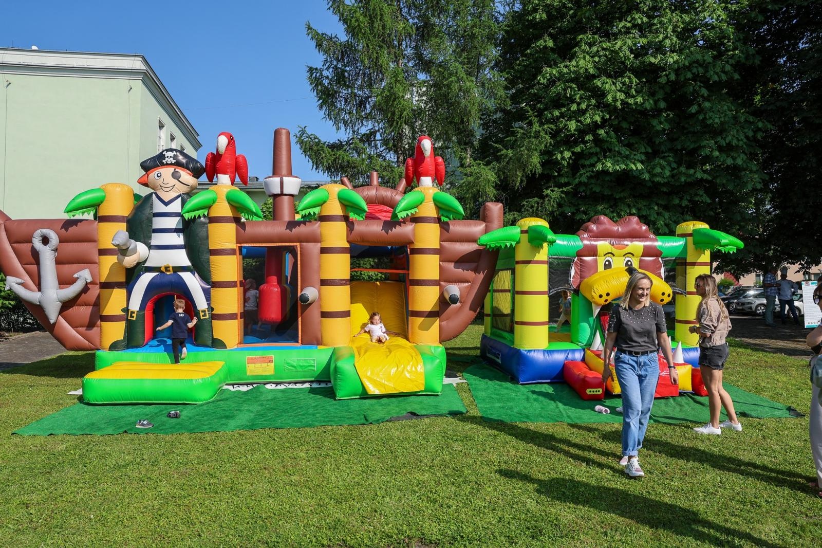 Zdjęcie w galerii na portalu naszraciborz.pl: Piknik Małych Odkrywców Sztuki i Pracowni Rękodzieła RCK w Ogrodzie Strzechy wiadomości z regionu