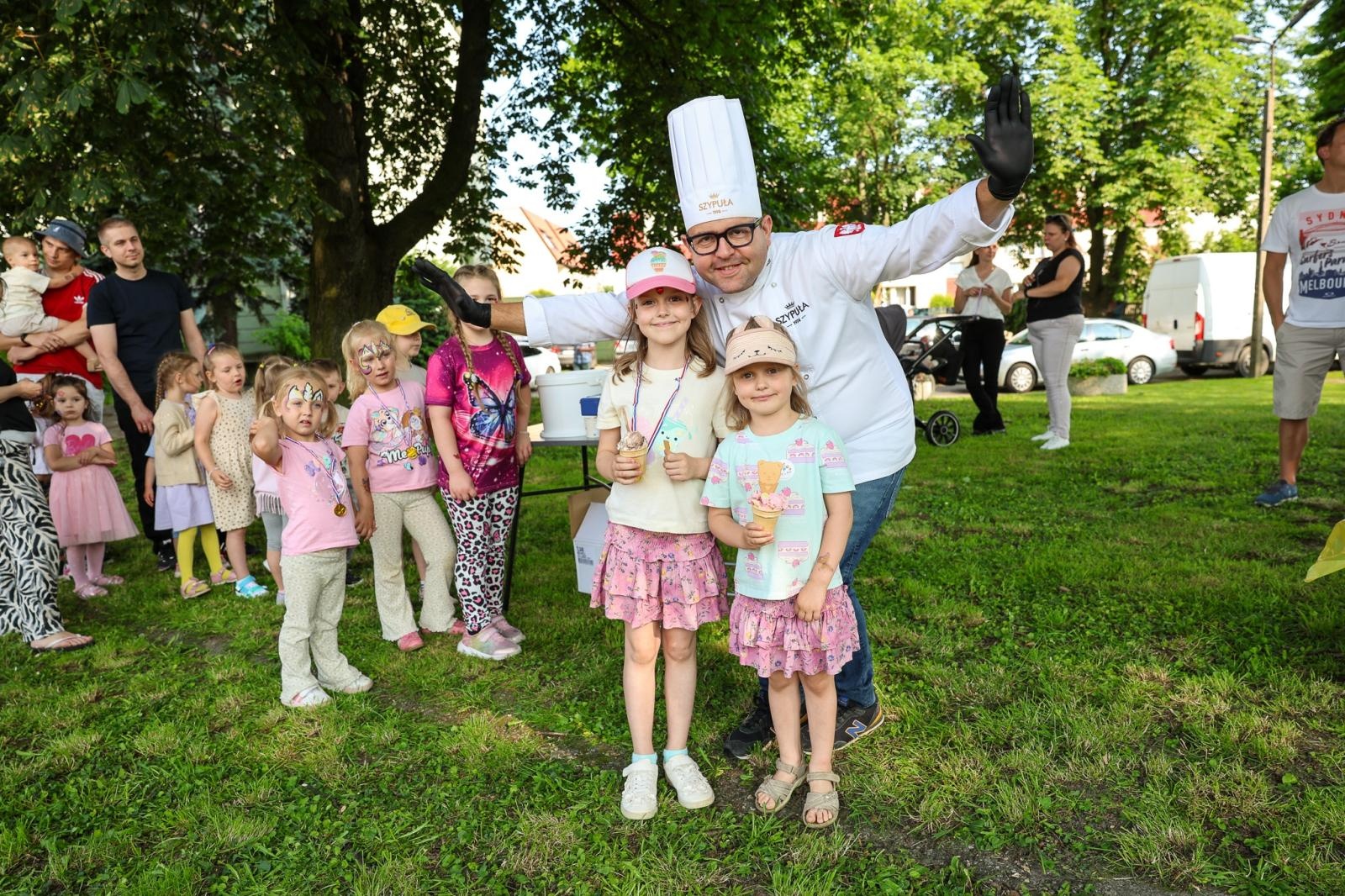 Zdjęcie w galerii na portalu naszraciborz.pl: Piknik Małych Odkrywców Sztuki i Pracowni Rękodzieła RCK w Ogrodzie Strzechy wiadomości z regionu