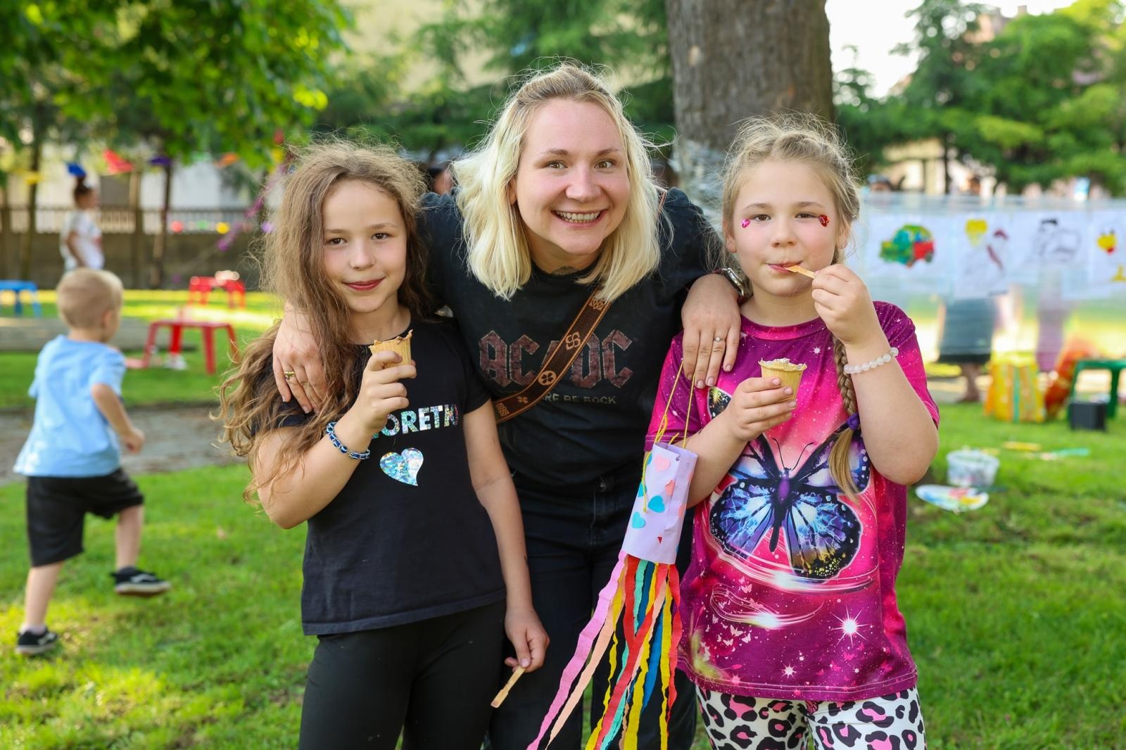 Zdjęcie w galerii na portalu naszraciborz.pl: Piknik Małych Odkrywców Sztuki i Pracowni Rękodzieła RCK w Ogrodzie Strzechy wiadomości z regionu