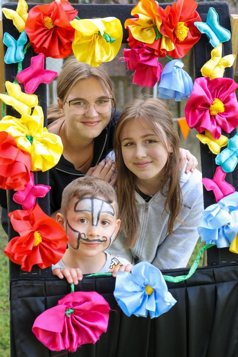 Zdjęcie w galerii na portalu naszraciborz.pl: Piknik Małych Odkrywców Sztuki i Pracowni Rękodzieła RCK w Ogrodzie Strzechy wiadomości z regionu
