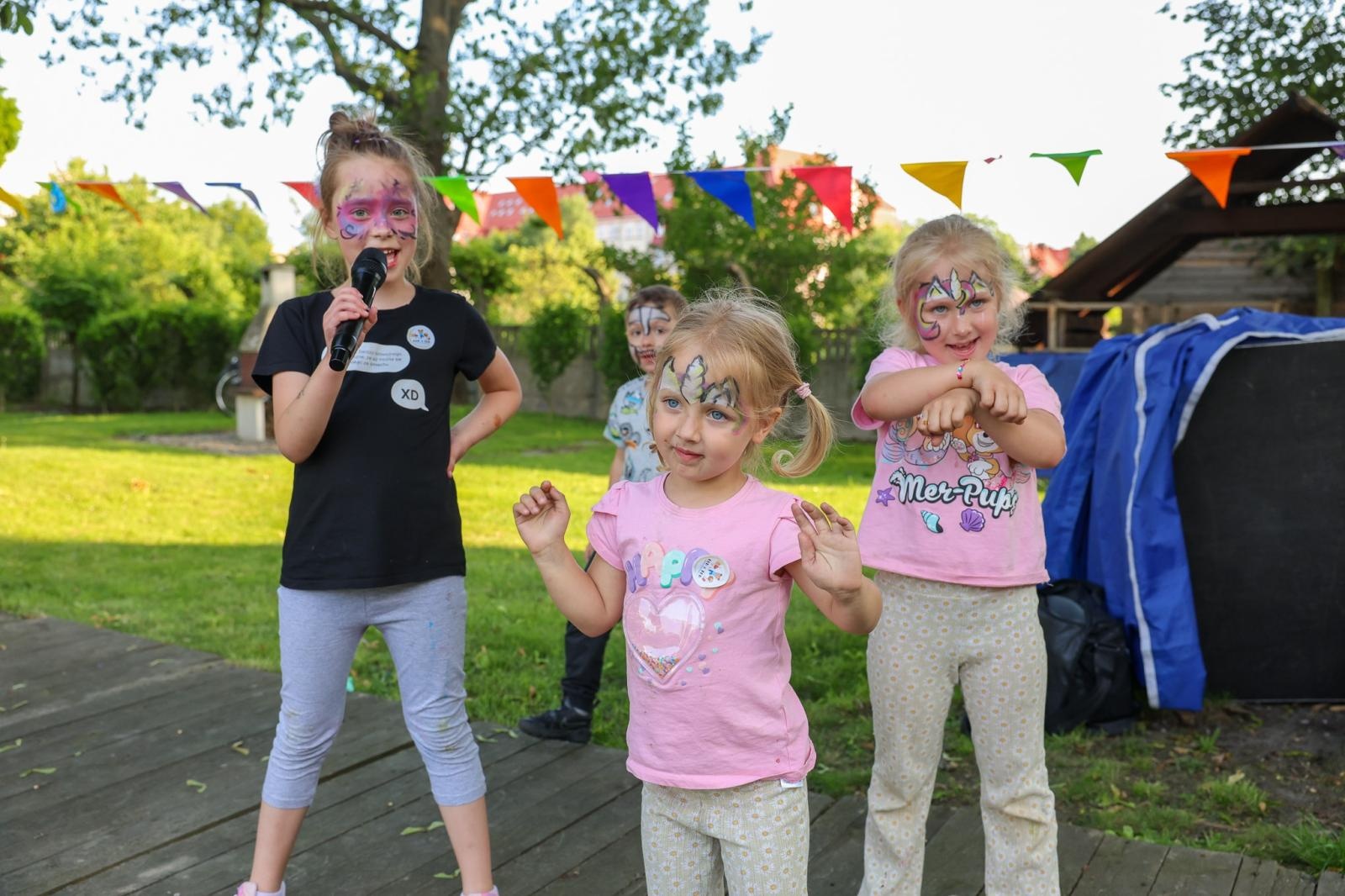 Zdjęcie w galerii na portalu naszraciborz.pl: Piknik Małych Odkrywców Sztuki i Pracowni Rękodzieła RCK w Ogrodzie Strzechy wiadomości z regionu