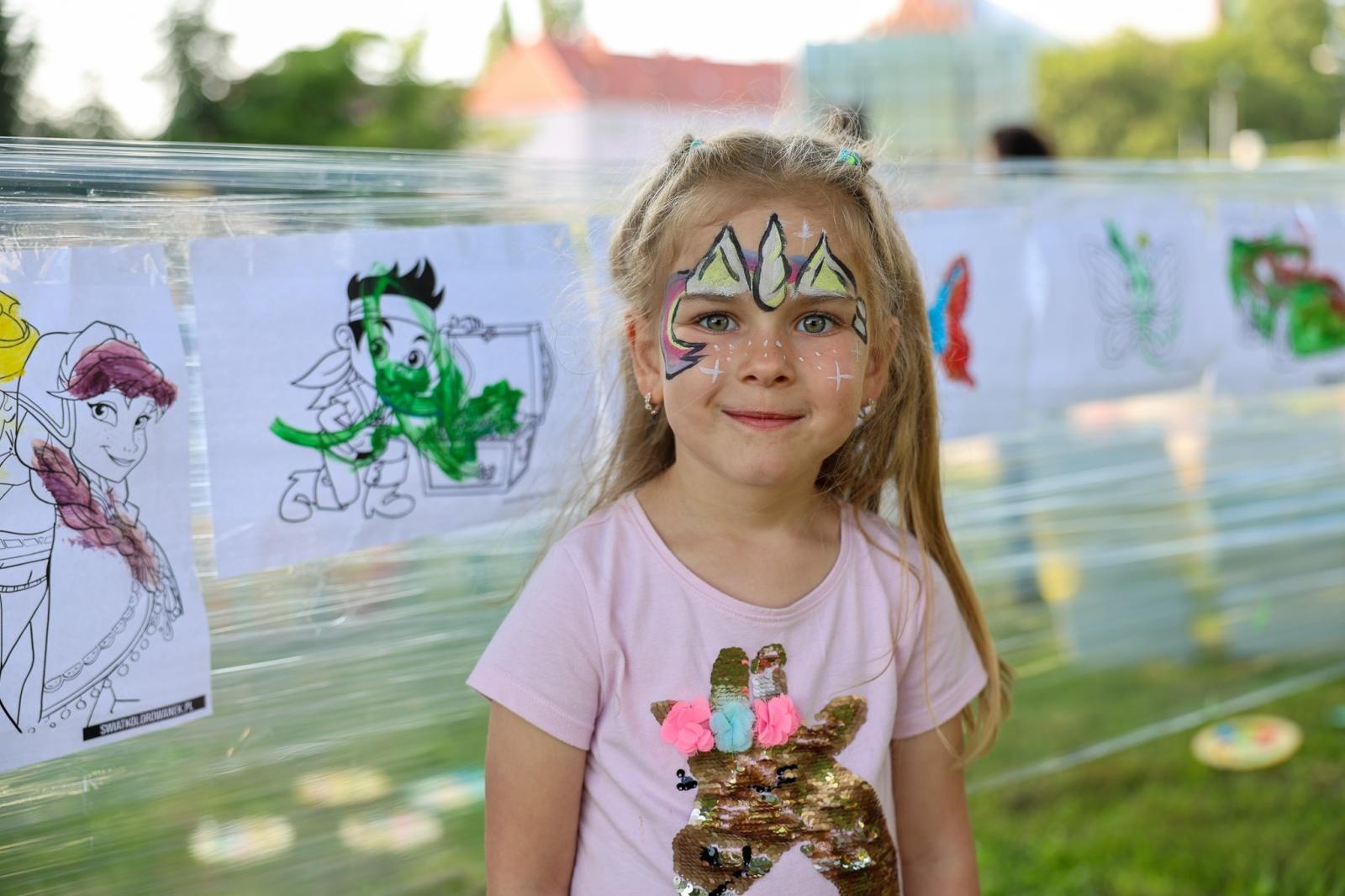 Zdjęcie w galerii na portalu naszraciborz.pl: Piknik Małych Odkrywców Sztuki i Pracowni Rękodzieła RCK w Ogrodzie Strzechy wiadomości z regionu