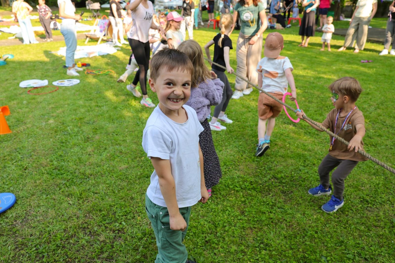 Zdjęcie w galerii na portalu naszraciborz.pl: Piknik Małych Odkrywców Sztuki i Pracowni Rękodzieła RCK w Ogrodzie Strzechy wiadomości z regionu