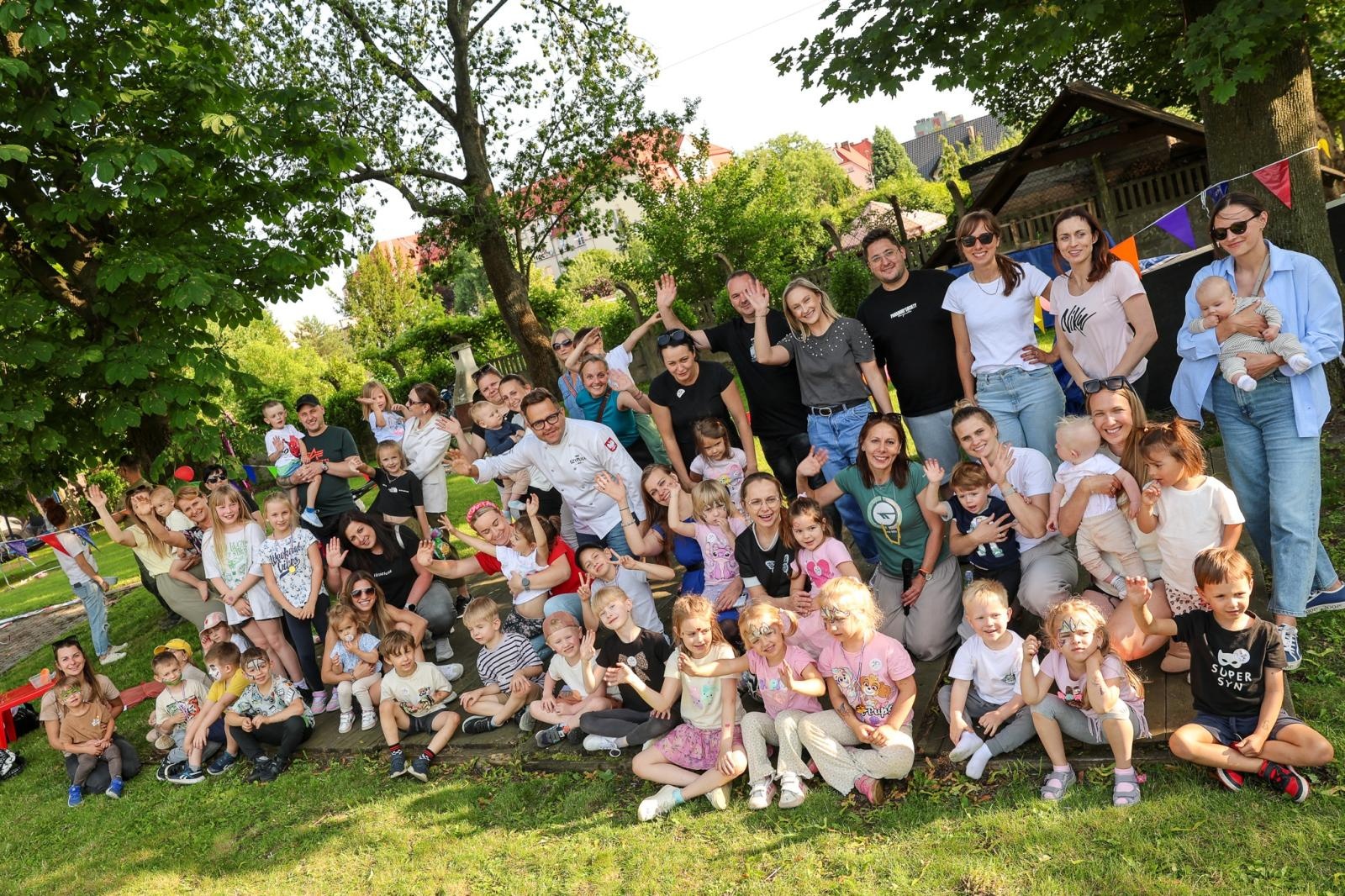 Zdjęcie w galerii na portalu naszraciborz.pl: Piknik Małych Odkrywców Sztuki i Pracowni Rękodzieła RCK w Ogrodzie Strzechy wiadomości z regionu