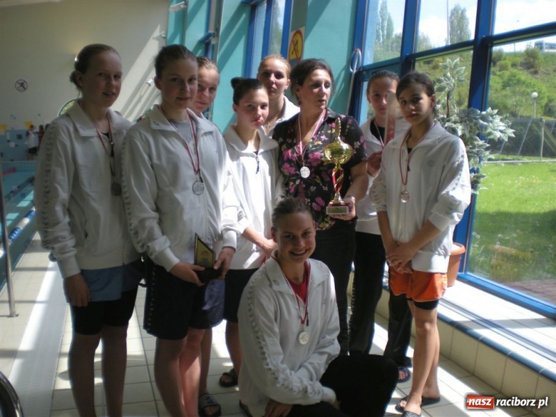 Zdjęcie w galerii na portalu naszraciborz.pl: Pływanie: szkolni pływacy na podium wiadomości z regionu