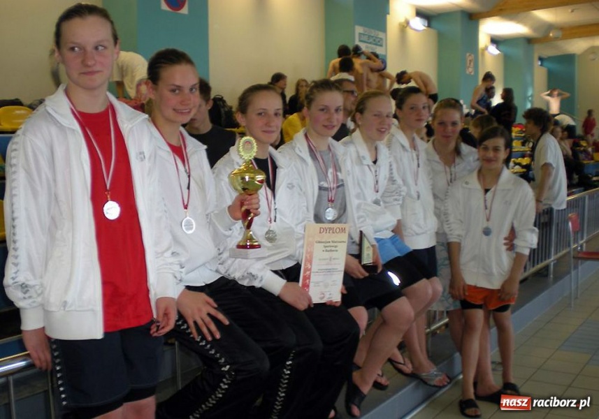 Zdjęcie w galerii na portalu naszraciborz.pl: Pływanie: szkolni pływacy na podium wiadomości z regionu