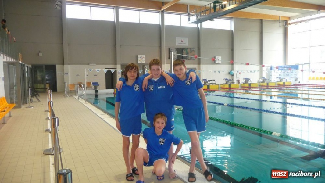 Zdjęcie w galerii na portalu naszraciborz.pl: Pływanie: szkolni pływacy na podium wiadomości z regionu