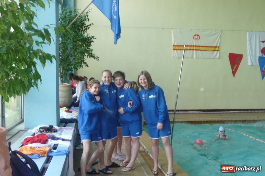 Zdjęcie w galerii na portalu naszraciborz.pl: Pływanie: szkolni pływacy na podium wiadomości z regionu