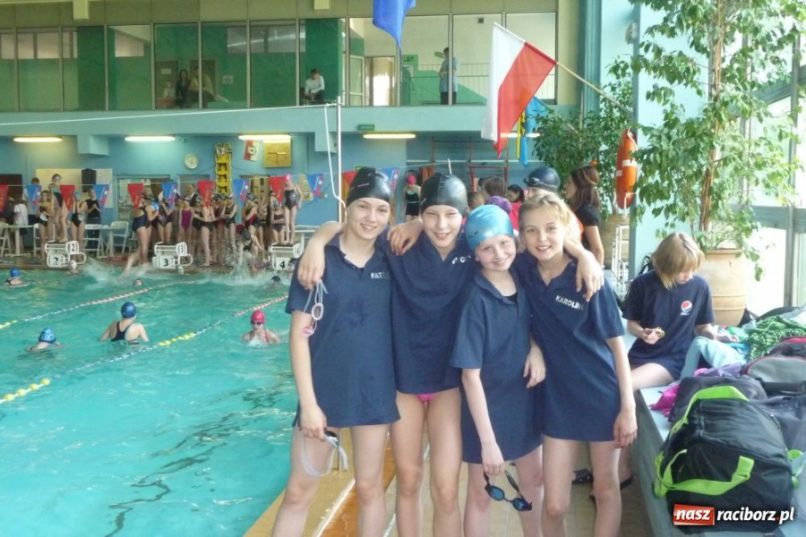 Zdjęcie w galerii na portalu naszraciborz.pl: Pływanie: szkolni pływacy na podium wiadomości z regionu