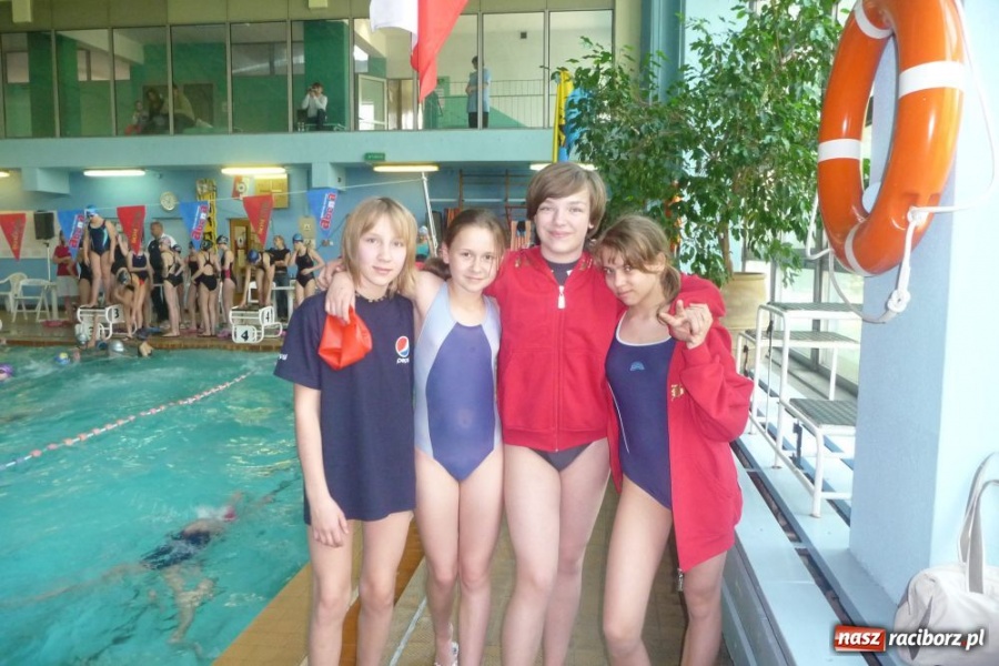 Zdjęcie w galerii na portalu naszraciborz.pl: Pływanie: szkolni pływacy na podium wiadomości z regionu