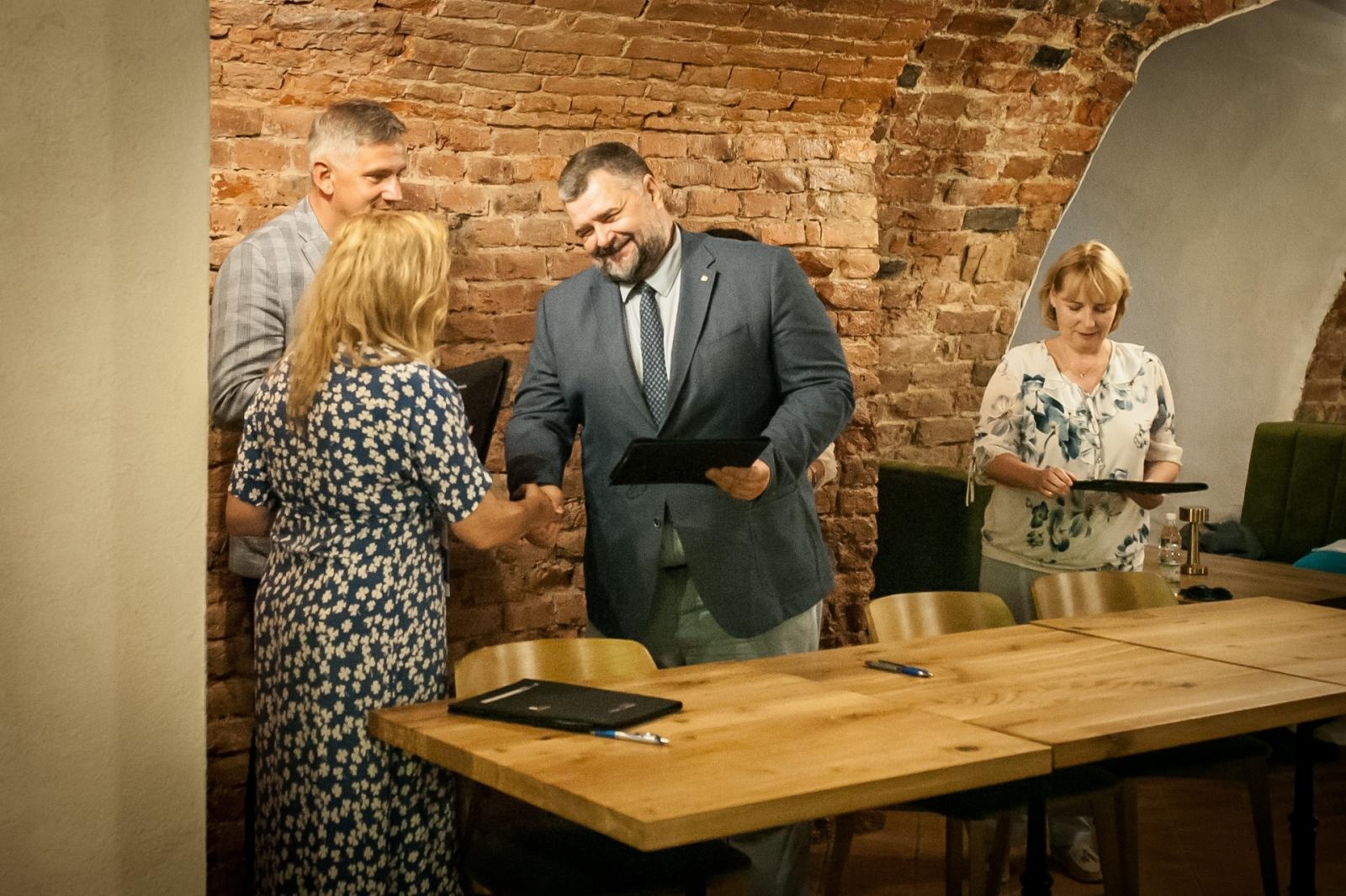 Zdjęcie w galerii na portalu naszraciborz.pl: Instytut Śląski i Archiwum Państwowe nowymi partnerami Zamku Piastowskiego w Raciborzu  wiadomości z regionu