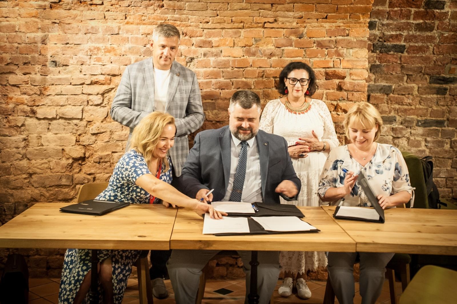 Zdjęcie w galerii na portalu naszraciborz.pl: Instytut Śląski i Archiwum Państwowe nowymi partnerami Zamku Piastowskiego w Raciborzu  wiadomości z regionu