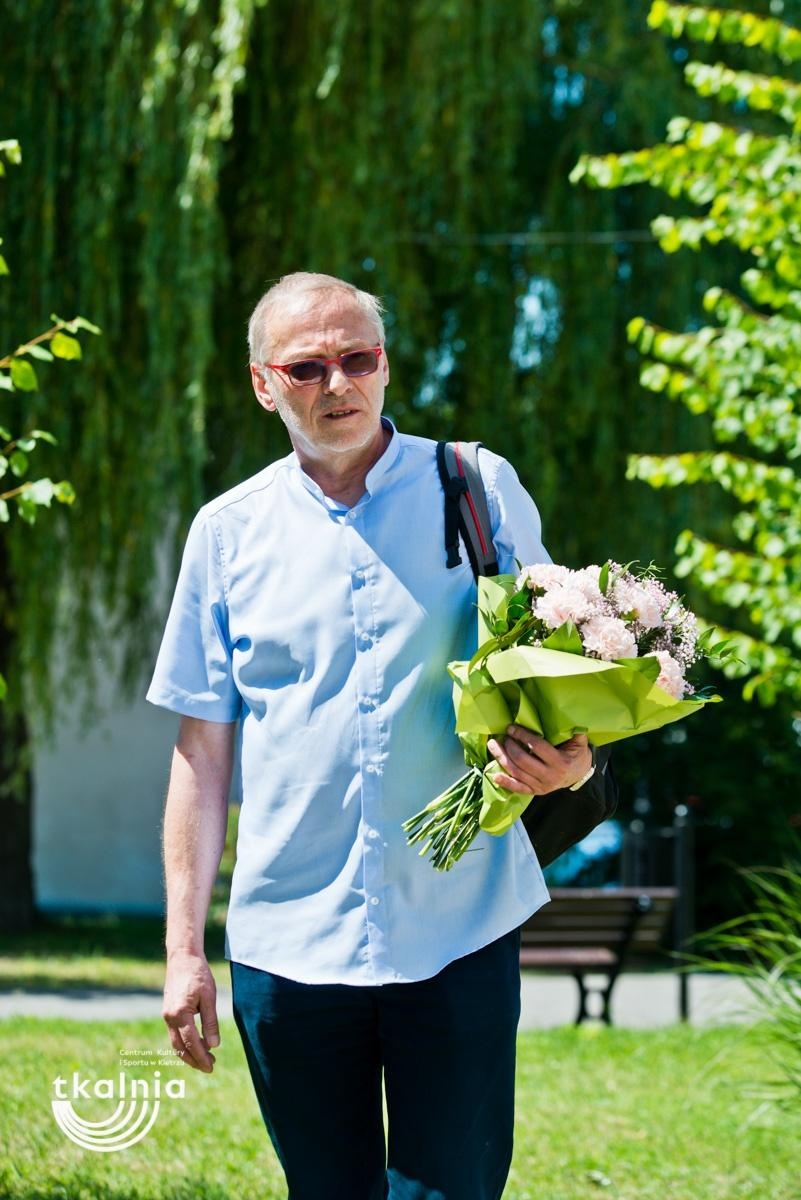 Zdjęcie w galerii na portalu naszraciborz.pl: Uroczyste odsłonięcie tablicy pamięci profesora Marka Gedla w Kietrzu – hołd dla wybitnego archeologa i badacza historii miasta wiadomości z regionu