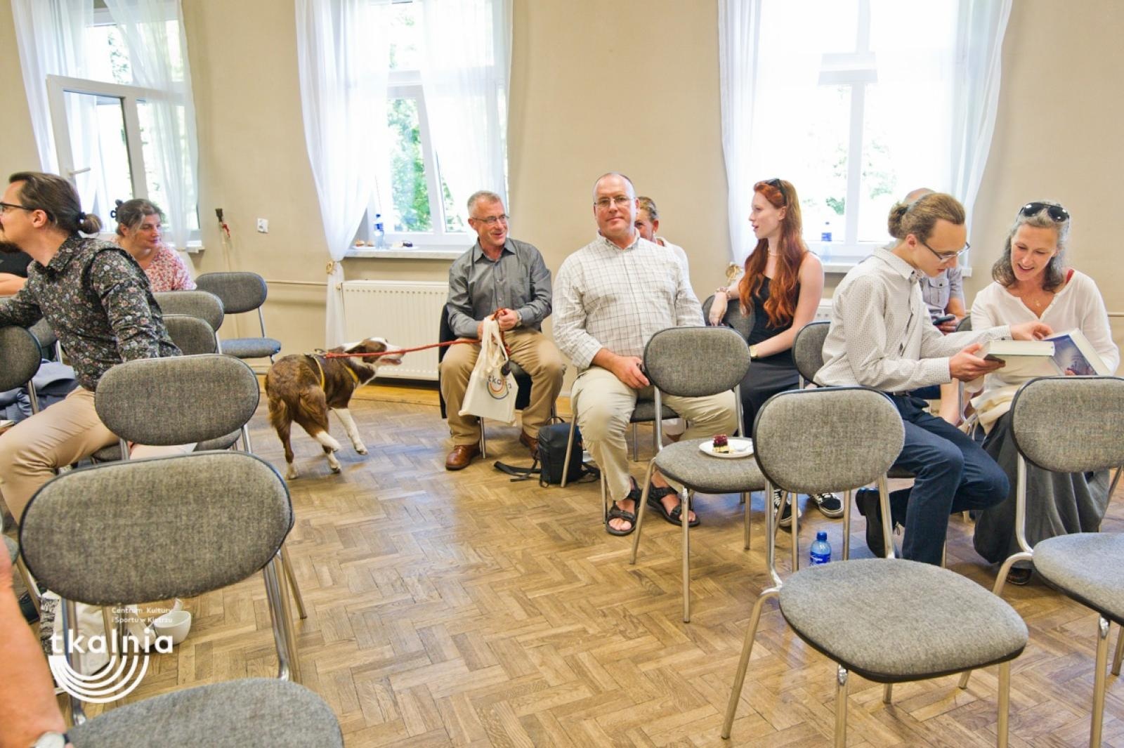 Zdjęcie w galerii na portalu naszraciborz.pl: Uroczyste odsłonięcie tablicy pamięci profesora Marka Gedla w Kietrzu – hołd dla wybitnego archeologa i badacza historii miasta wiadomości z regionu