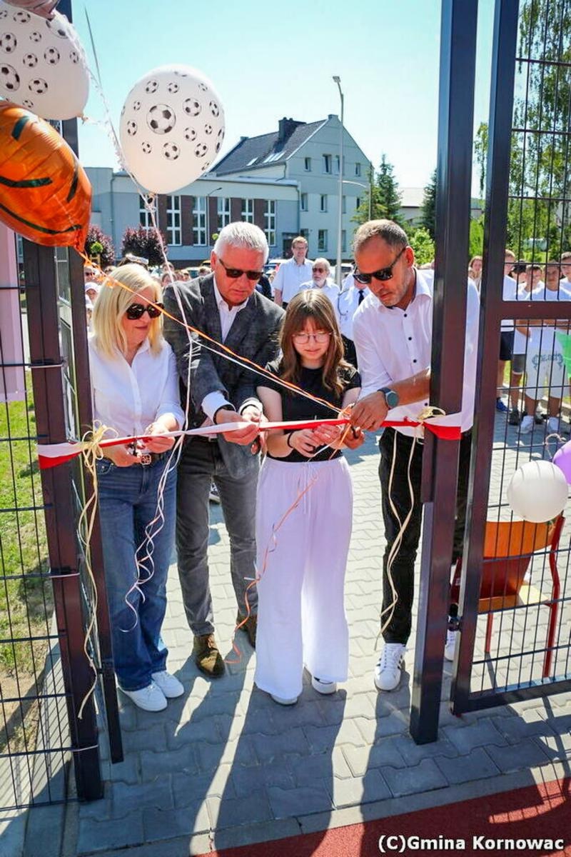 Zdjęcie w galerii na portalu naszraciborz.pl: Sportowe serce Kobyli bije mocniej. Nowoczesny kompleks oficjalnie otwarty wiadomości z regionu