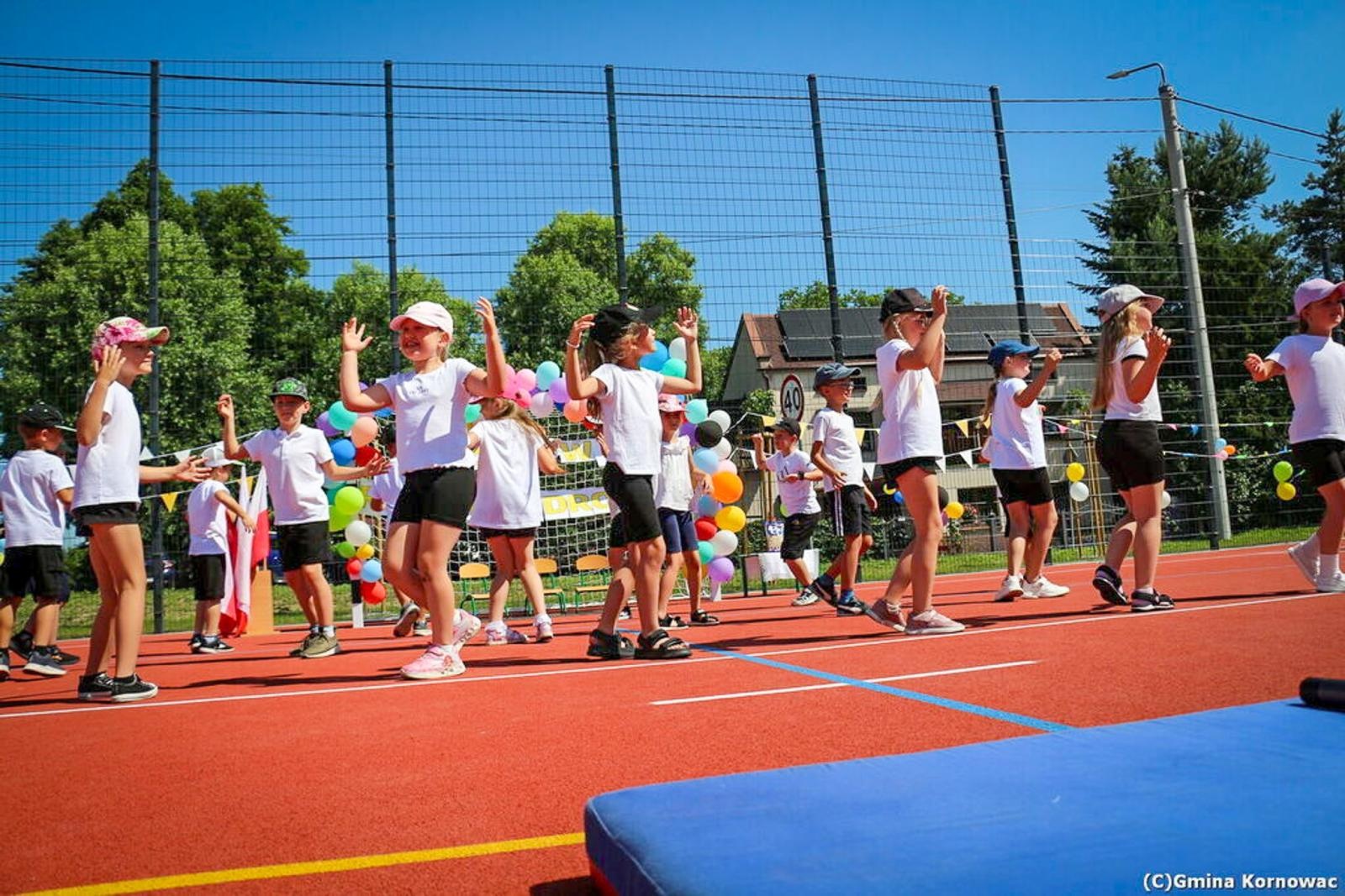 Zdjęcie w galerii na portalu naszraciborz.pl: Sportowe serce Kobyli bije mocniej. Nowoczesny kompleks oficjalnie otwarty wiadomości z regionu