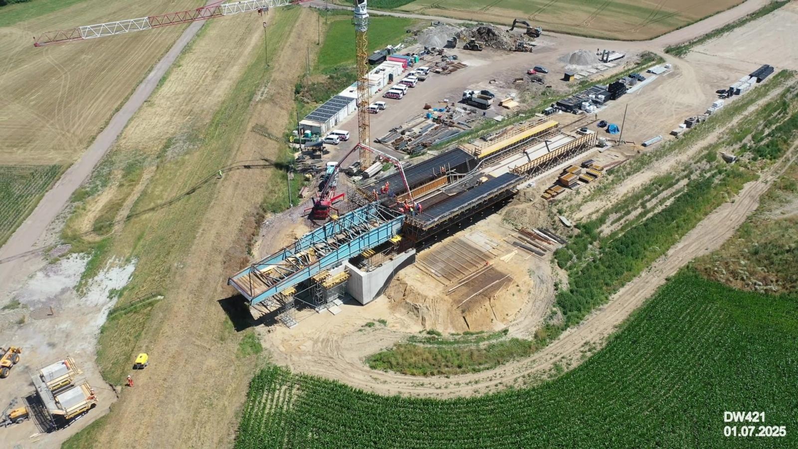 Zdjęcie w galerii na portalu naszraciborz.pl: Coraz bliżej nowej przeprawy nad Odrą. Trwa budowa ronda w Grzegorzowicach [FOTO] wiadomości z regionu