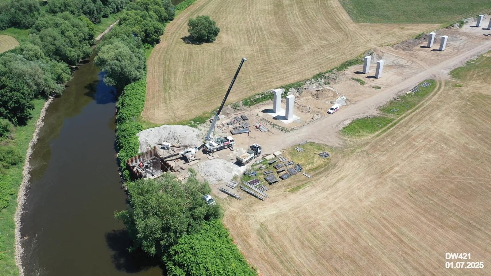 Zdjęcie w galerii na portalu naszraciborz.pl: Coraz bliżej nowej przeprawy nad Odrą. Trwa budowa ronda w Grzegorzowicach [FOTO] wiadomości z regionu
