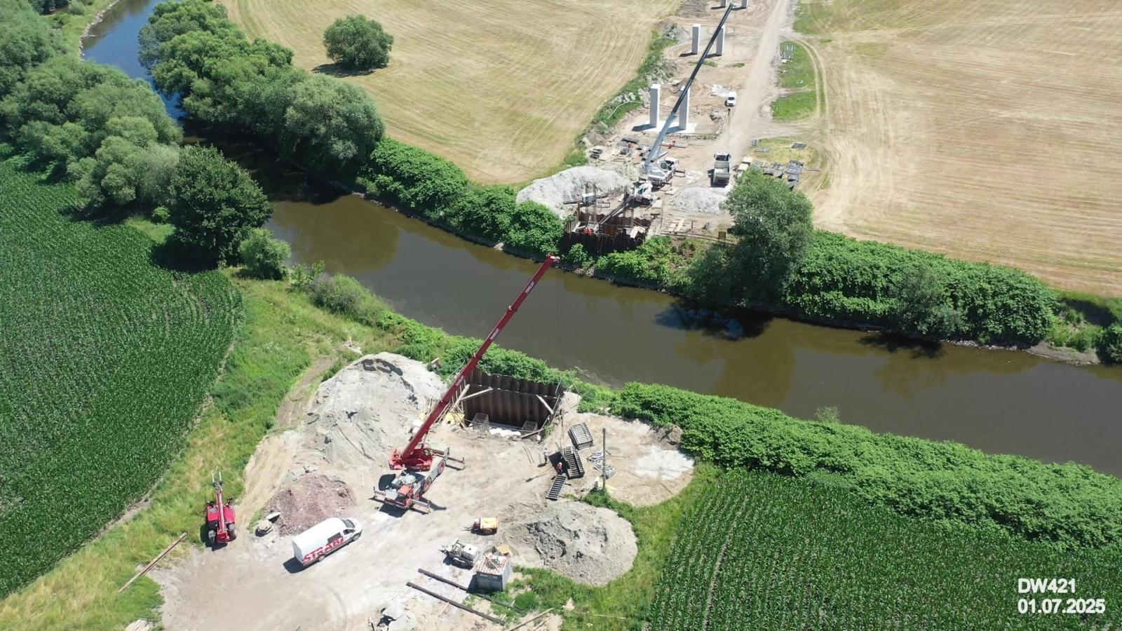 Zdjęcie w galerii na portalu naszraciborz.pl: Coraz bliżej nowej przeprawy nad Odrą. Trwa budowa ronda w Grzegorzowicach [FOTO] wiadomości z regionu