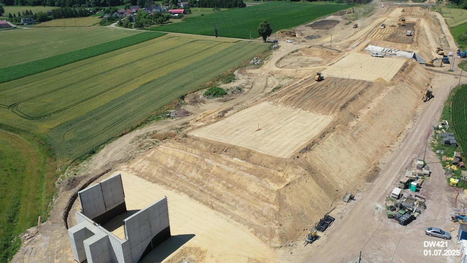 Zdjęcie w galerii na portalu naszraciborz.pl: Coraz bliżej nowej przeprawy nad Odrą. Trwa budowa ronda w Grzegorzowicach [FOTO] wiadomości z regionu
