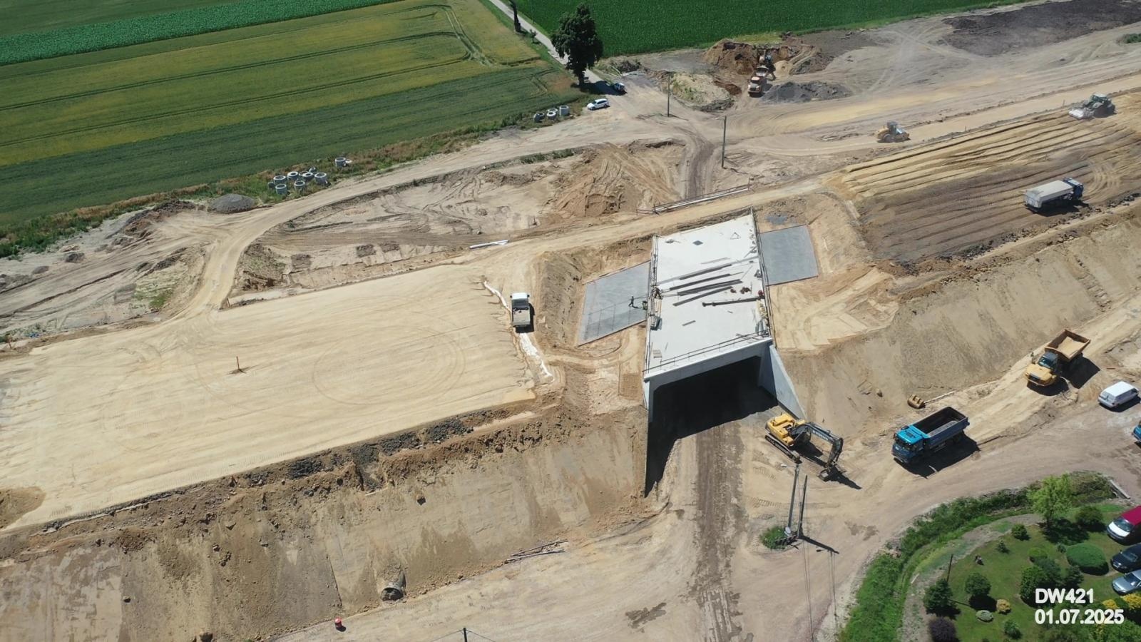 Zdjęcie w galerii na portalu naszraciborz.pl: Coraz bliżej nowej przeprawy nad Odrą. Trwa budowa ronda w Grzegorzowicach [FOTO] wiadomości z regionu