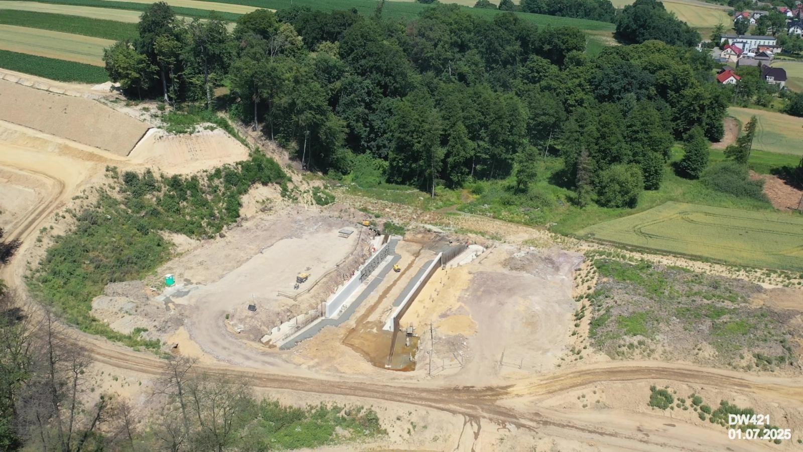 Zdjęcie w galerii na portalu naszraciborz.pl: Coraz bliżej nowej przeprawy nad Odrą. Trwa budowa ronda w Grzegorzowicach [FOTO] wiadomości z regionu