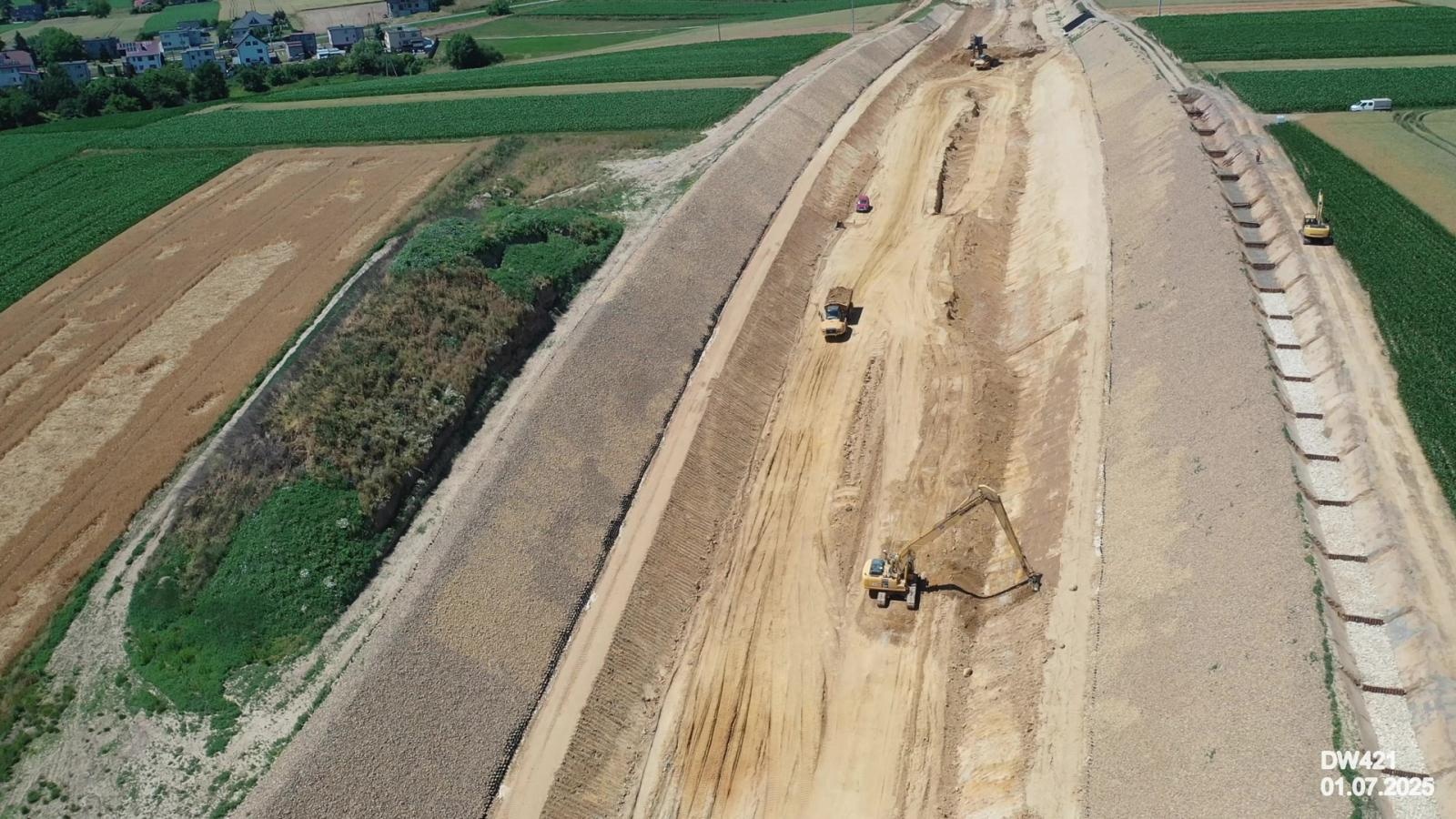 Zdjęcie w galerii na portalu naszraciborz.pl: Coraz bliżej nowej przeprawy nad Odrą. Trwa budowa ronda w Grzegorzowicach [FOTO] wiadomości z regionu