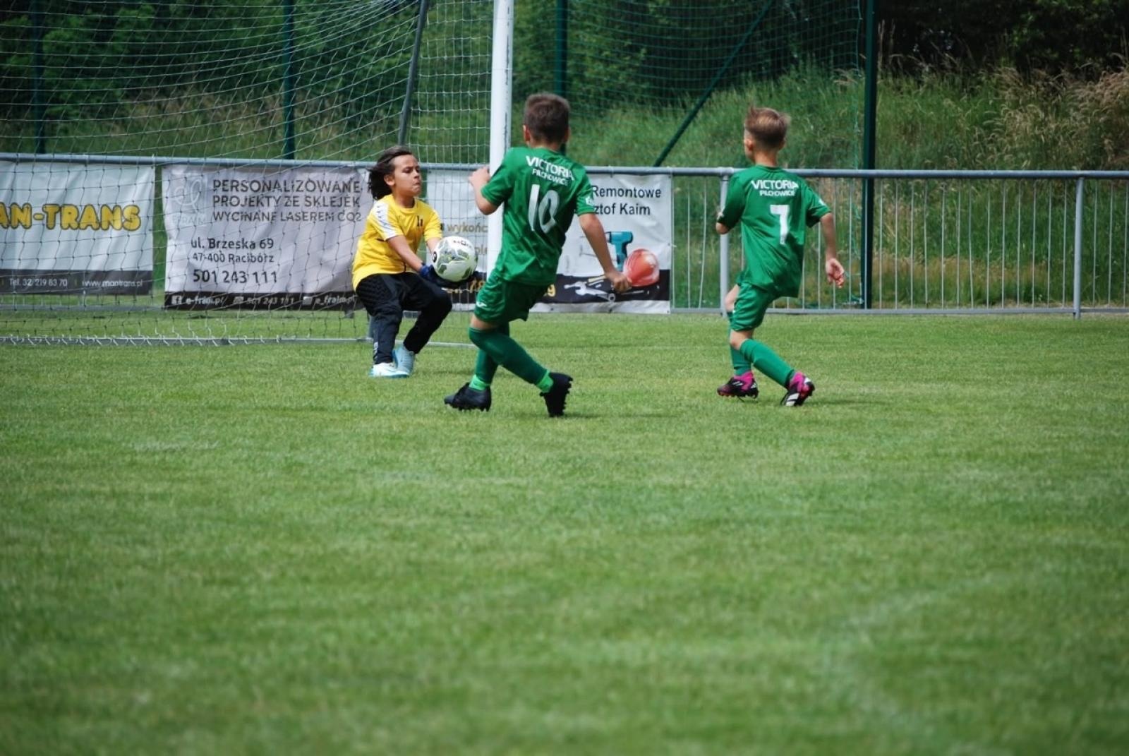 Zdjęcie w galerii na portalu naszraciborz.pl: Piłkarskie przyjaźnie ponad granicami. Młodzi zawodnicy z Sardynii z wizytą w Nędzy wiadomości z regionu