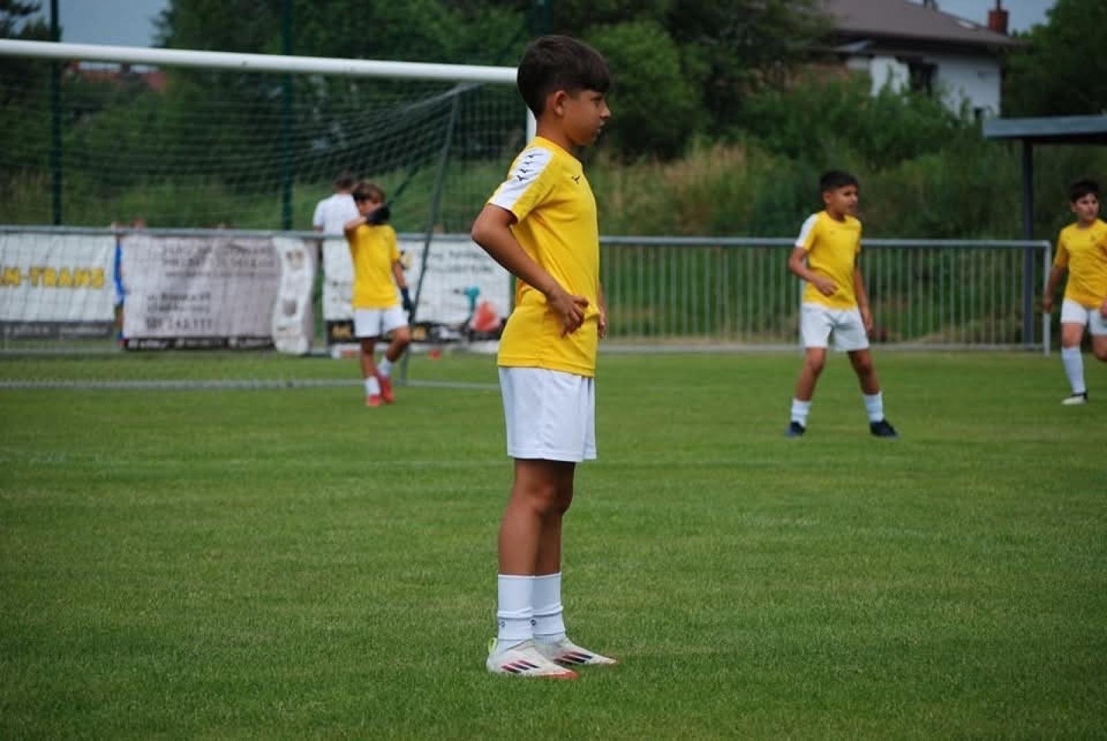 Zdjęcie w galerii na portalu naszraciborz.pl: Piłkarskie przyjaźnie ponad granicami. Młodzi zawodnicy z Sardynii z wizytą w Nędzy wiadomości z regionu