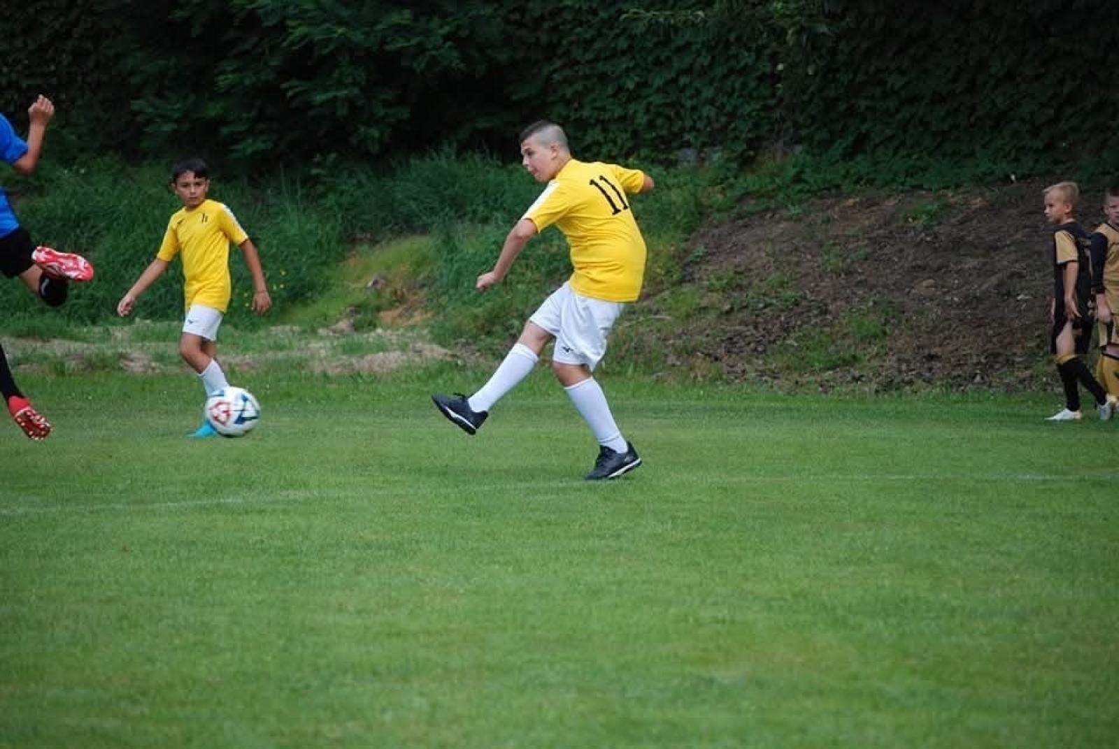 Zdjęcie w galerii na portalu naszraciborz.pl: Piłkarskie przyjaźnie ponad granicami. Młodzi zawodnicy z Sardynii z wizytą w Nędzy wiadomości z regionu