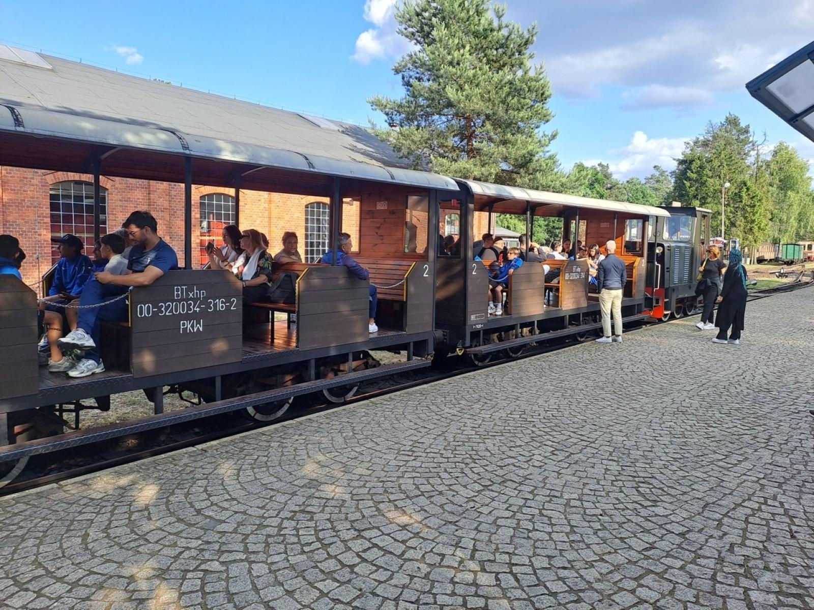 Zdjęcie w galerii na portalu naszraciborz.pl: Piłkarskie przyjaźnie ponad granicami. Młodzi zawodnicy z Sardynii z wizytą w Nędzy wiadomości z regionu