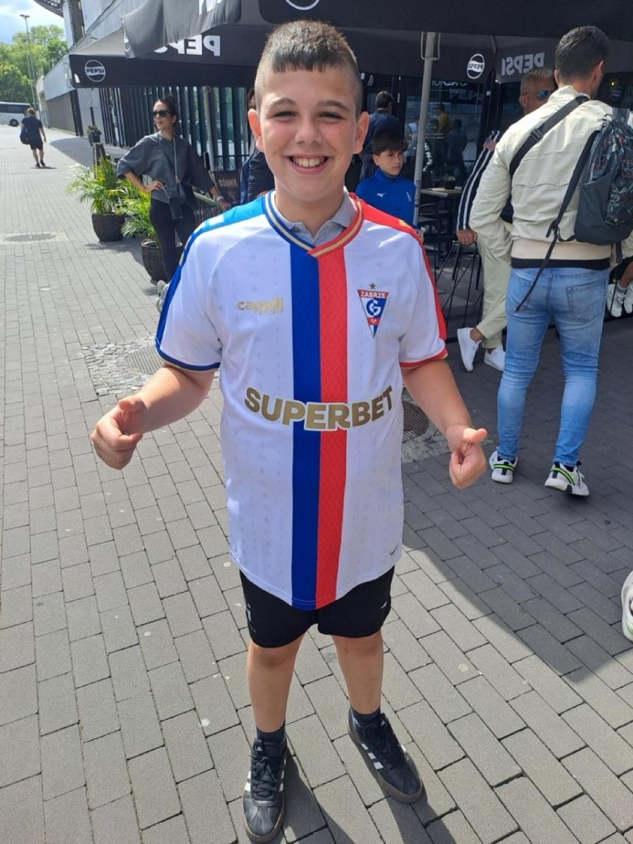 Zdjęcie w galerii na portalu naszraciborz.pl: Piłkarskie przyjaźnie ponad granicami. Młodzi zawodnicy z Sardynii z wizytą w Nędzy wiadomości z regionu