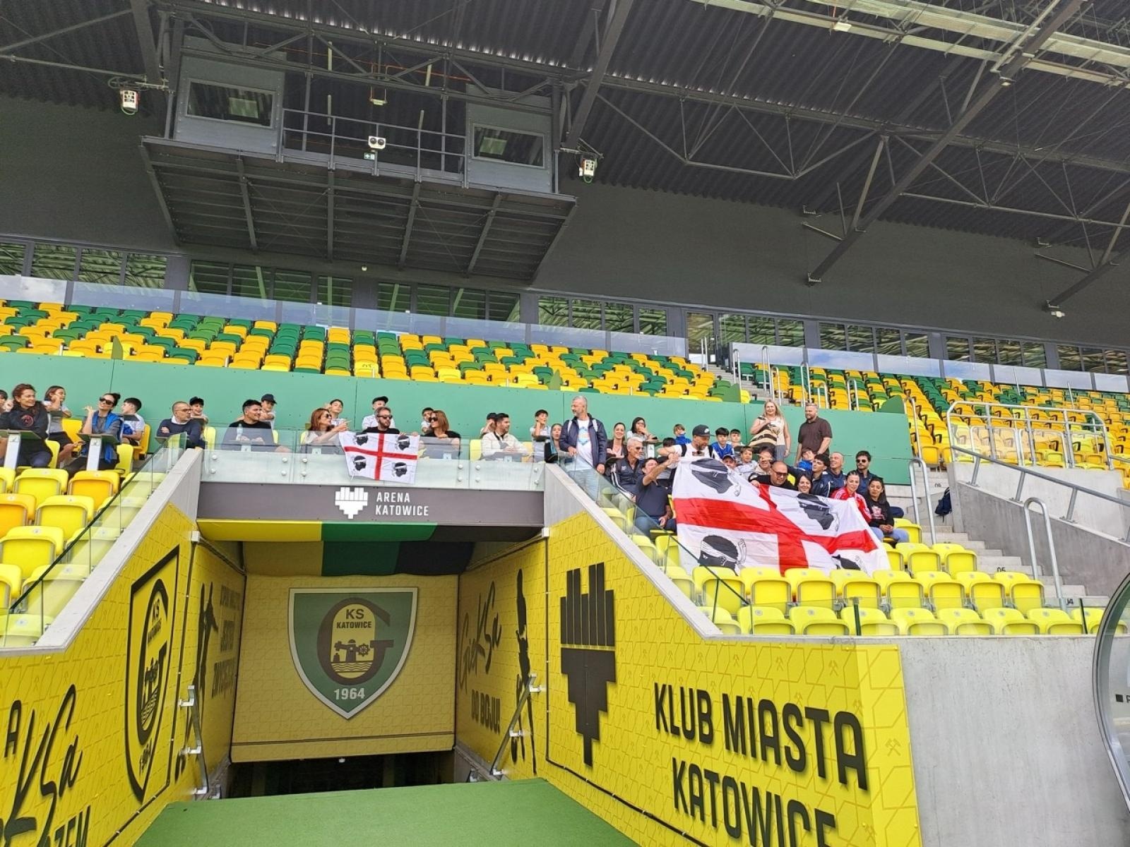 Zdjęcie w galerii na portalu naszraciborz.pl: Piłkarskie przyjaźnie ponad granicami. Młodzi zawodnicy z Sardynii z wizytą w Nędzy wiadomości z regionu