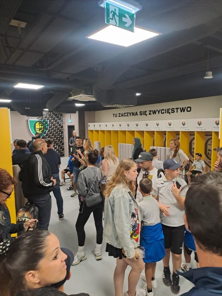 Zdjęcie w galerii na portalu naszraciborz.pl: Piłkarskie przyjaźnie ponad granicami. Młodzi zawodnicy z Sardynii z wizytą w Nędzy wiadomości z regionu