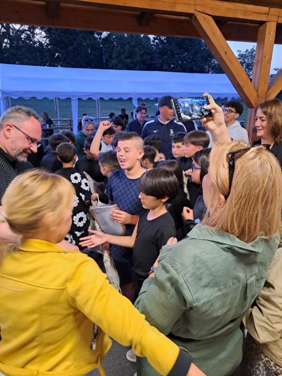 Zdjęcie w galerii na portalu naszraciborz.pl: Piłkarskie przyjaźnie ponad granicami. Młodzi zawodnicy z Sardynii z wizytą w Nędzy wiadomości z regionu