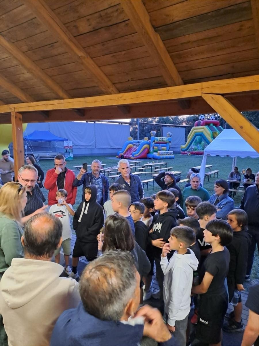 Zdjęcie w galerii na portalu naszraciborz.pl: Piłkarskie przyjaźnie ponad granicami. Młodzi zawodnicy z Sardynii z wizytą w Nędzy wiadomości z regionu