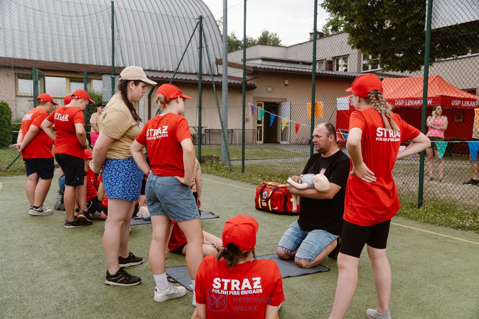 Zdjęcie w galerii na portalu naszraciborz.pl: Młodzi strażacy szkolili się w Pawłowie. Letni obóz OSP pełen nauki i przygód wiadomości z regionu