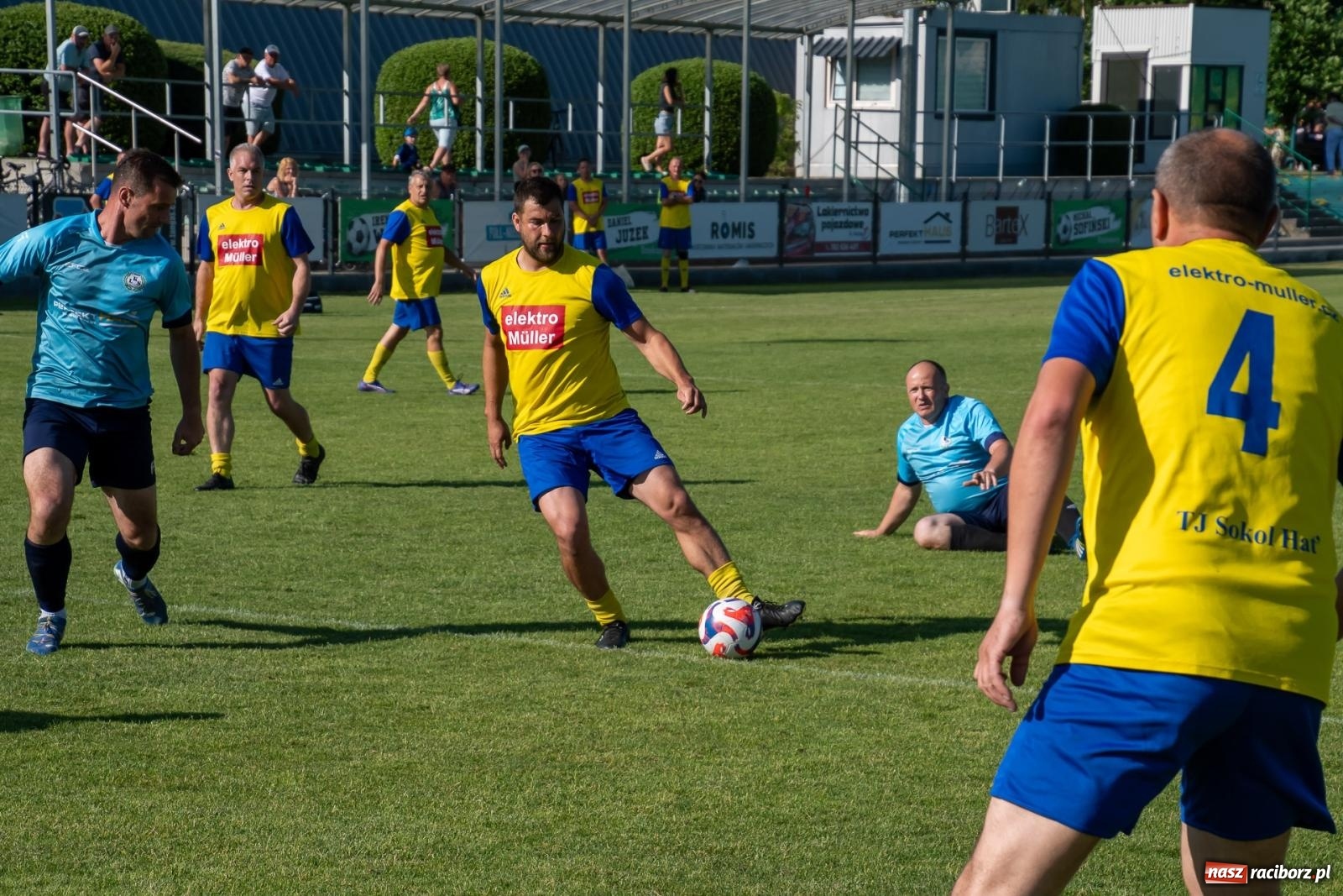 Zdjęcie w galerii na portalu naszraciborz.pl: Międzynarodowy Turniej Oldbojów o Puchar Wójta Gminy Krzyżanowice [FOTO i WIDEO] wiadomości z regionu