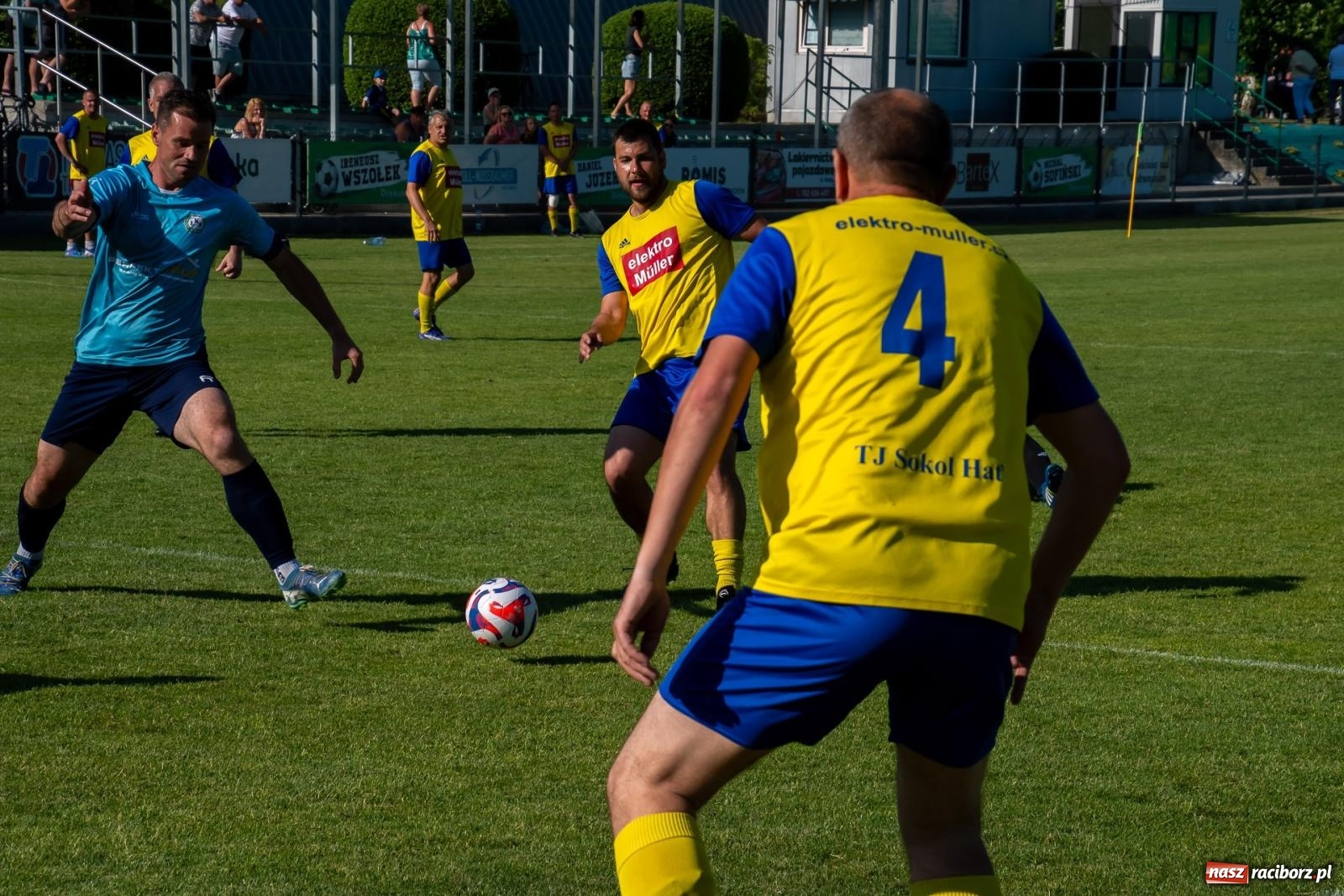 Zdjęcie w galerii na portalu naszraciborz.pl: Międzynarodowy Turniej Oldbojów o Puchar Wójta Gminy Krzyżanowice [FOTO i WIDEO] wiadomości z regionu