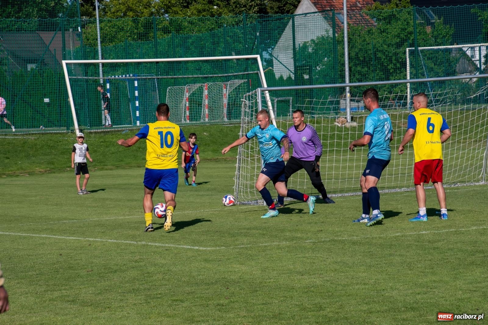 Zdjęcie w galerii na portalu naszraciborz.pl: Międzynarodowy Turniej Oldbojów o Puchar Wójta Gminy Krzyżanowice [FOTO i WIDEO] wiadomości z regionu