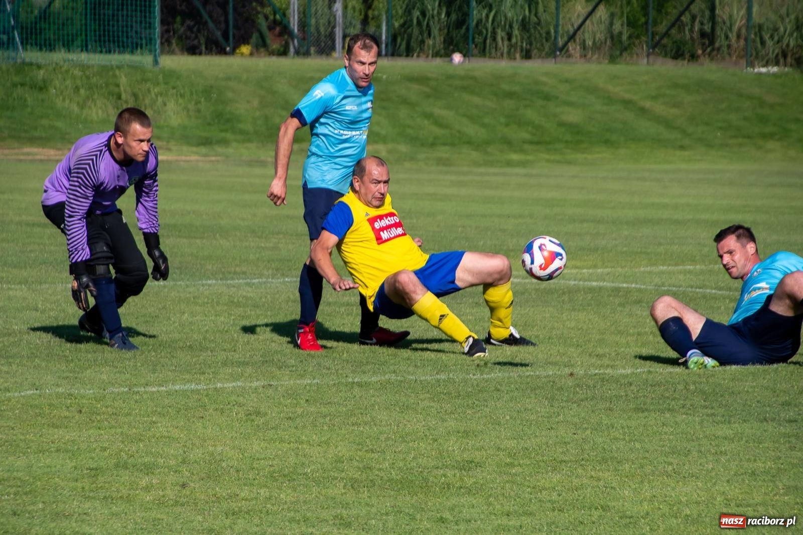 Zdjęcie w galerii na portalu naszraciborz.pl: Międzynarodowy Turniej Oldbojów o Puchar Wójta Gminy Krzyżanowice [FOTO i WIDEO] wiadomości z regionu