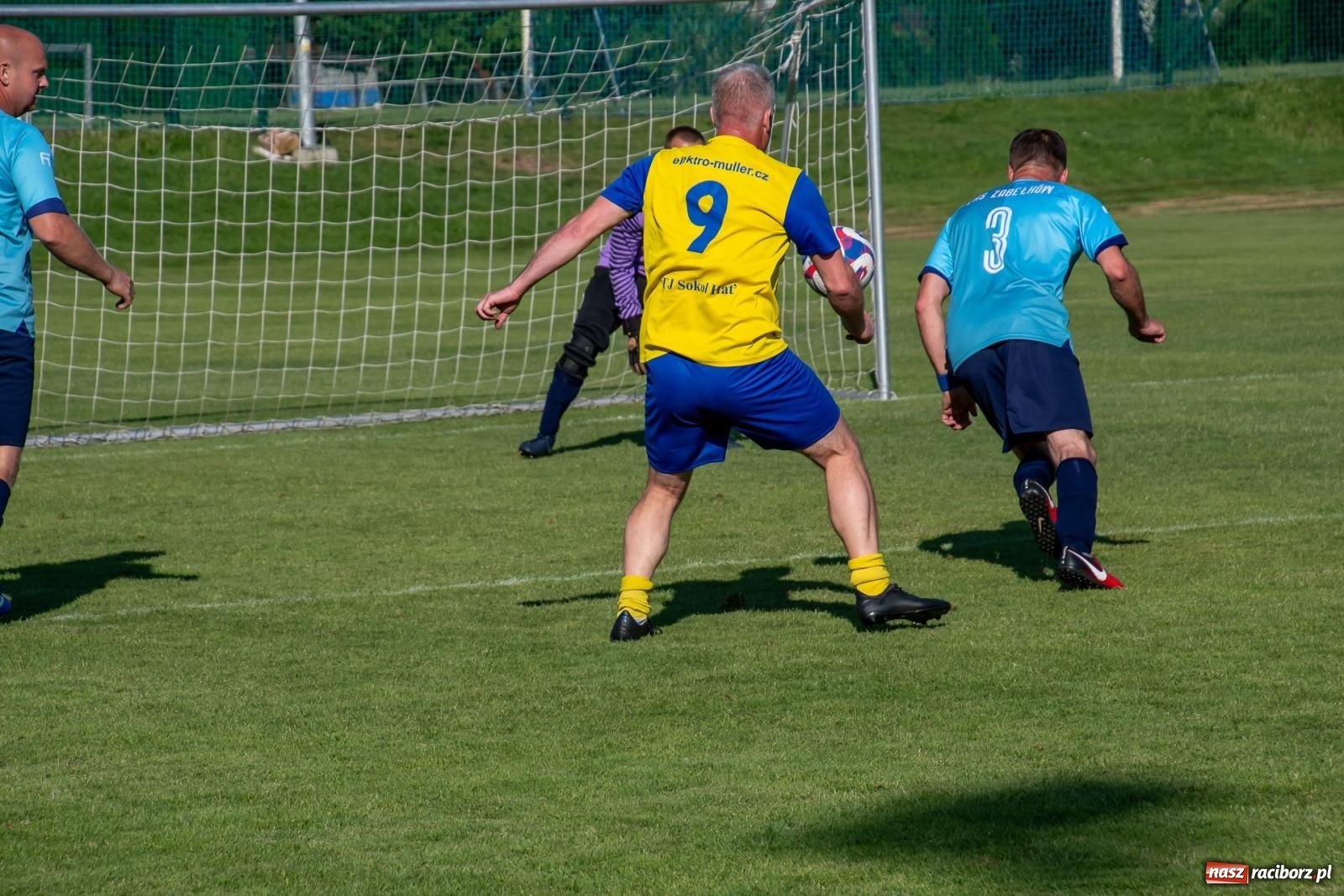 Zdjęcie w galerii na portalu naszraciborz.pl: Międzynarodowy Turniej Oldbojów o Puchar Wójta Gminy Krzyżanowice [FOTO i WIDEO] wiadomości z regionu