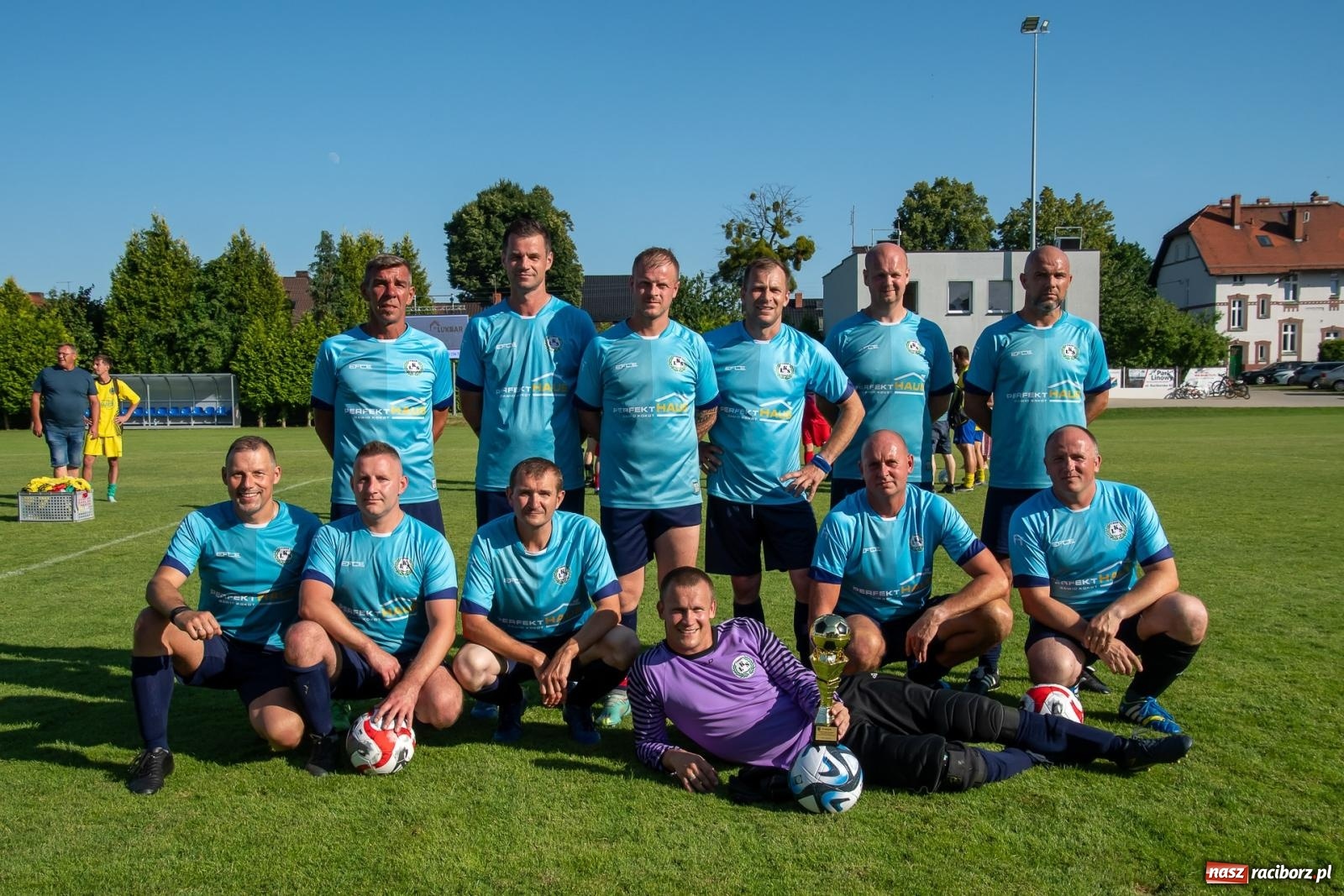 Zdjęcie w galerii na portalu naszraciborz.pl: Międzynarodowy Turniej Oldbojów o Puchar Wójta Gminy Krzyżanowice [FOTO i WIDEO] wiadomości z regionu