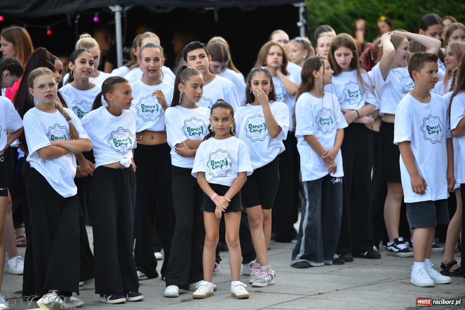 Zdjęcie w galerii na portalu naszraciborz.pl: Magia tańca i wspólnej zabawy. Tancerze z Polski i Czech podsumowali obóz pokazem i potańcówką w parku im. Miasta Roth wiadomości z regionu