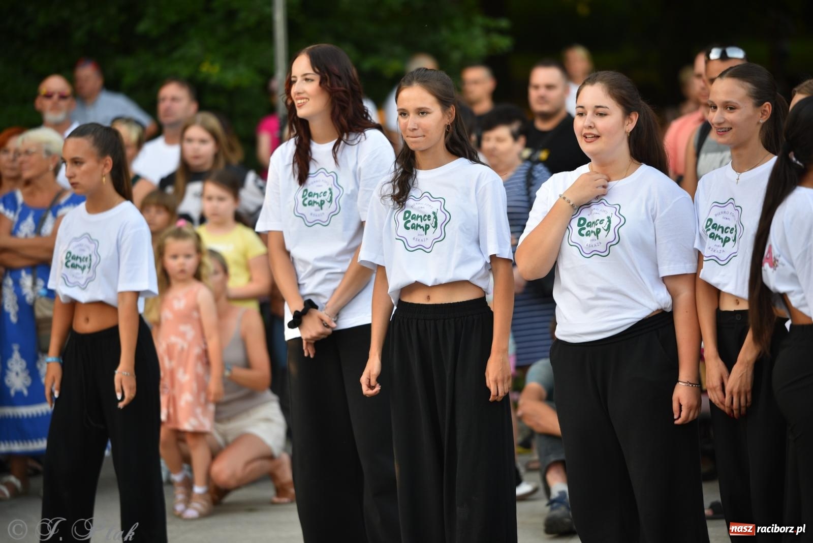 Zdjęcie w galerii na portalu naszraciborz.pl: Magia tańca i wspólnej zabawy. Tancerze z Polski i Czech podsumowali obóz pokazem i potańcówką w parku im. Miasta Roth wiadomości z regionu
