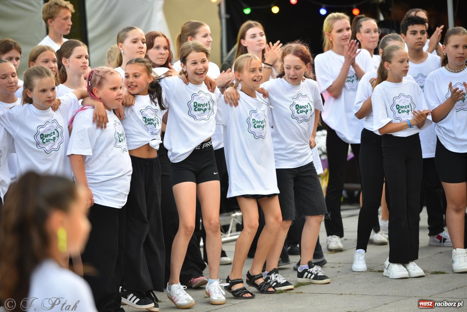 Zdjęcie w galerii na portalu naszraciborz.pl: Magia tańca i wspólnej zabawy. Tancerze z Polski i Czech podsumowali obóz pokazem i potańcówką w parku im. Miasta Roth wiadomości z regionu