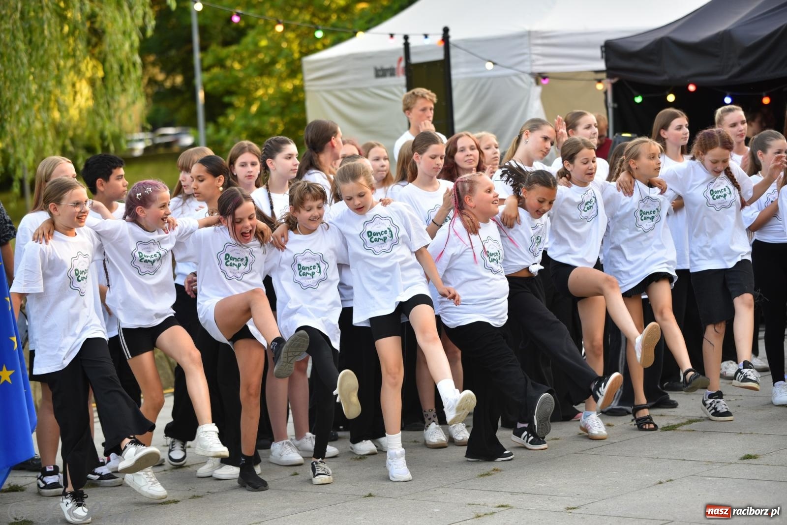 Zdjęcie w galerii na portalu naszraciborz.pl: Magia tańca i wspólnej zabawy. Tancerze z Polski i Czech podsumowali obóz pokazem i potańcówką w parku im. Miasta Roth wiadomości z regionu