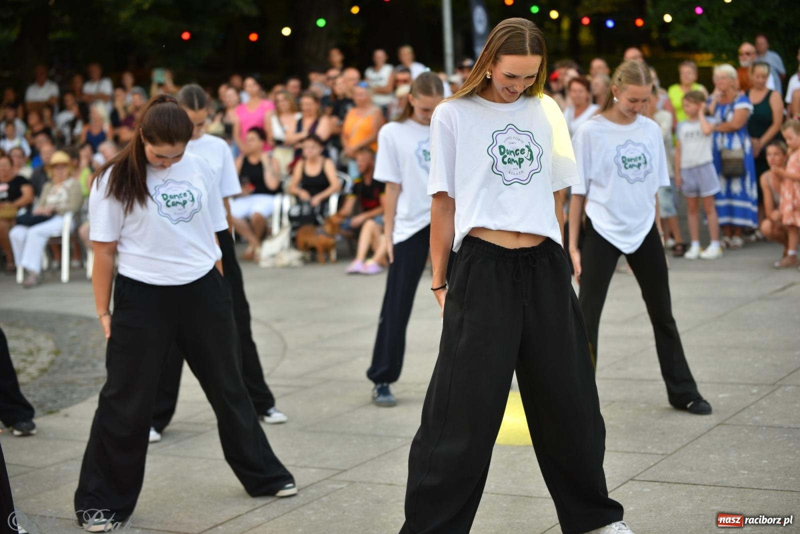 Zdjęcie w galerii na portalu naszraciborz.pl: Magia tańca i wspólnej zabawy. Tancerze z Polski i Czech podsumowali obóz pokazem i potańcówką w parku im. Miasta Roth wiadomości z regionu