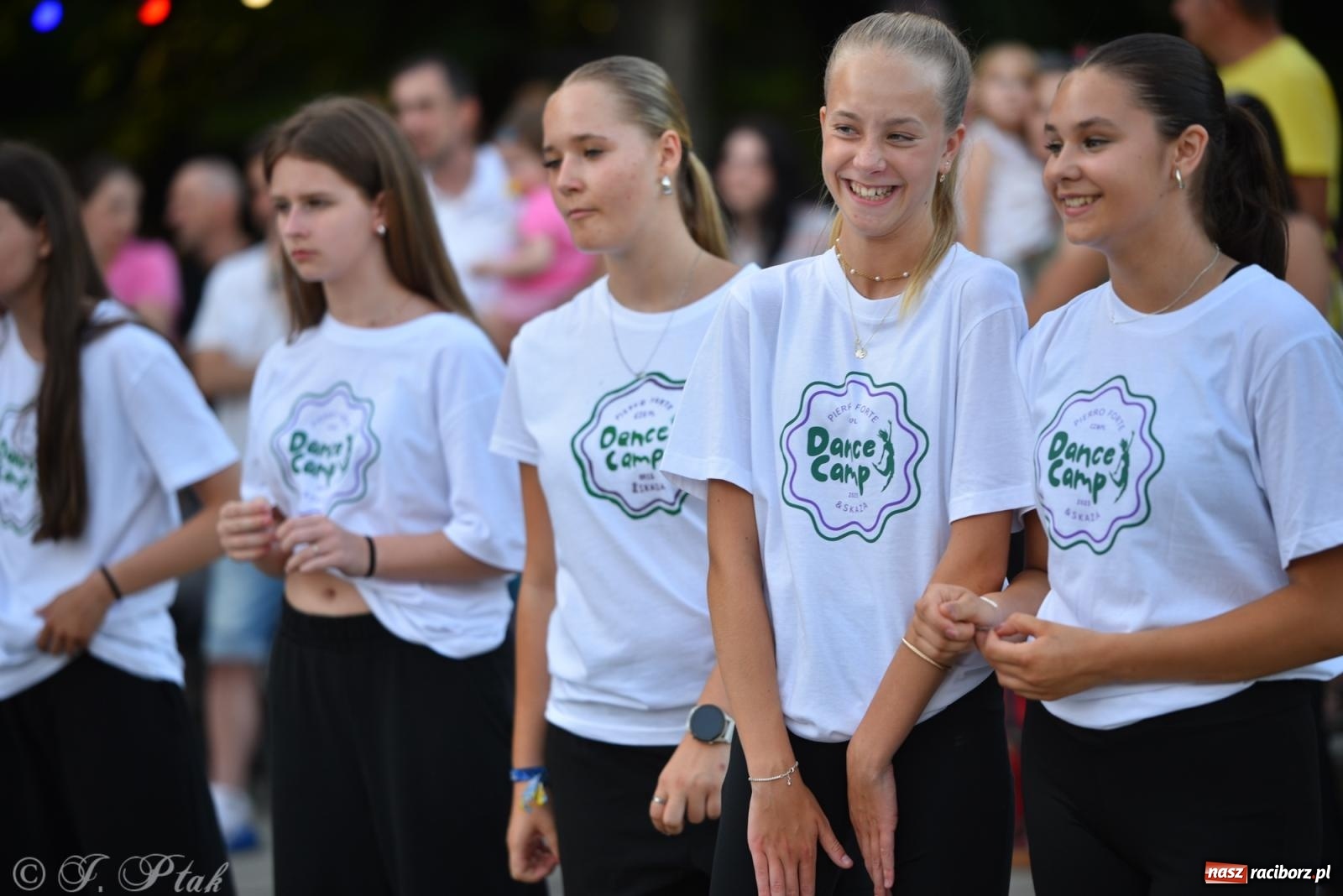 Zdjęcie w galerii na portalu naszraciborz.pl: Magia tańca i wspólnej zabawy. Tancerze z Polski i Czech podsumowali obóz pokazem i potańcówką w parku im. Miasta Roth wiadomości z regionu