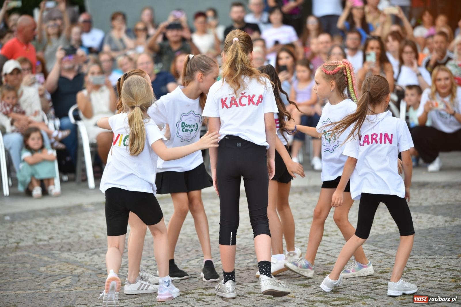 Zdjęcie w galerii na portalu naszraciborz.pl: Magia tańca i wspólnej zabawy. Tancerze z Polski i Czech podsumowali obóz pokazem i potańcówką w parku im. Miasta Roth wiadomości z regionu